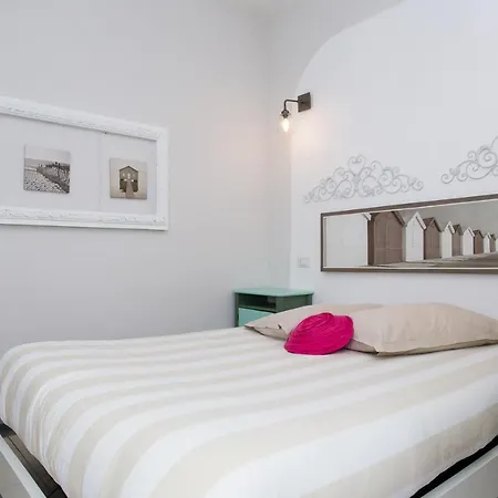 Sea Rose Apartment *